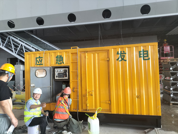 友好怎样判断空气滤清器是否需要更换？